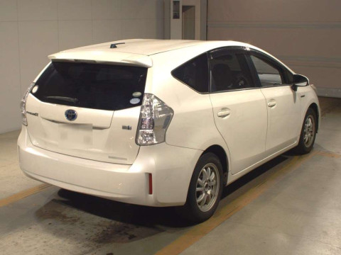 2014 Toyota Prius alpha ZVW41W[1]