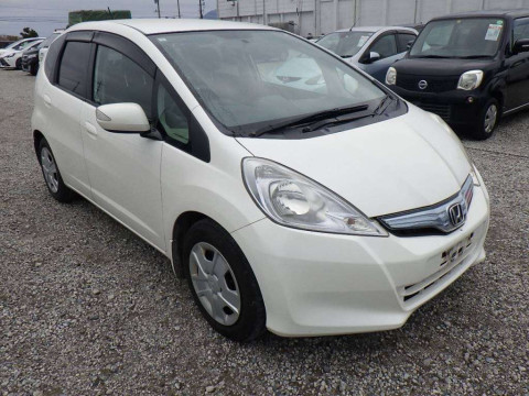 2011 Honda Fit Hybrid GP1[2]