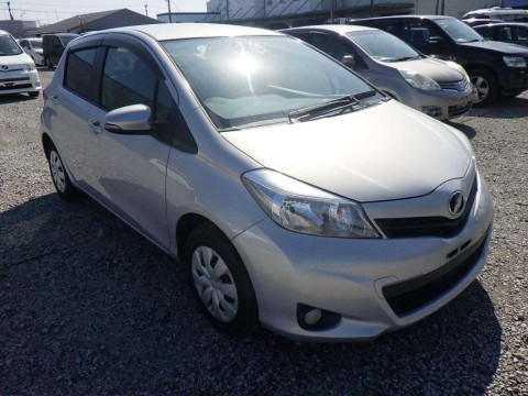 2014 Toyota Vitz NSP130[2]