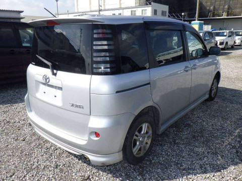 2005 Toyota Sienta NCP81G[1]