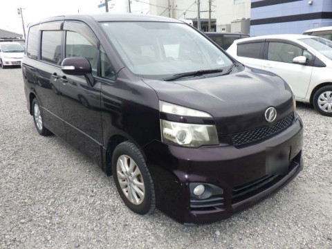 2010 Toyota Voxy ZRR70W[2]