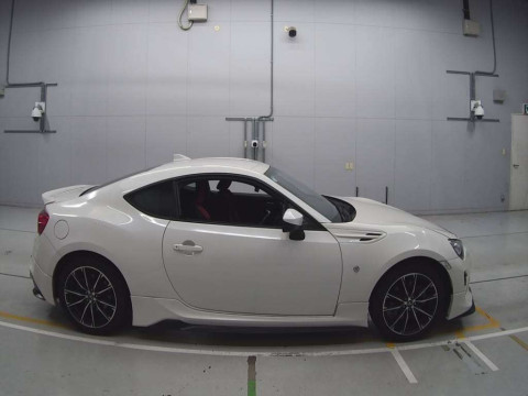 2016 Toyota 86 ZN6[2]