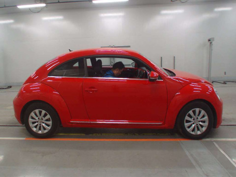 2015 Volkswagen Beetle 16CBZ[2]