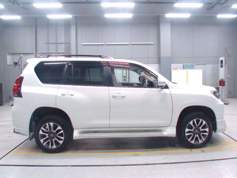 2023 Toyota Land Cruiser Prado TRJ150W[2]