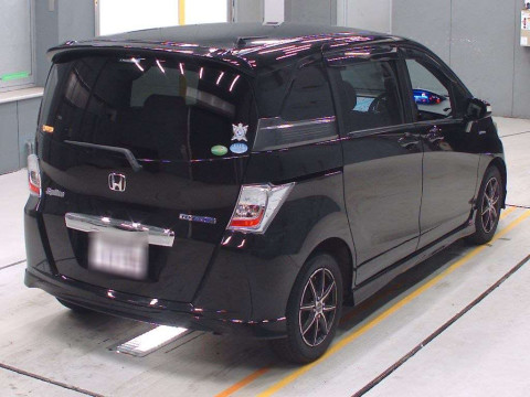 2013 Honda Freed spike hybrid GP3[1]