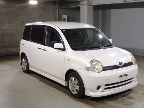 2005 Toyota Sienta NCP81G[2]