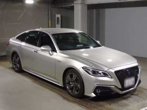 2018 Toyota Crown Hybrid AZSH20[2]