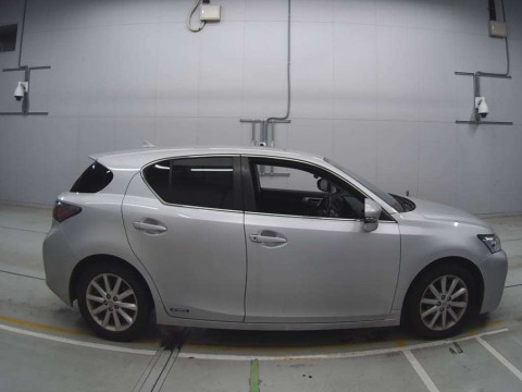 2011 Lexus CT ZWA10[2]