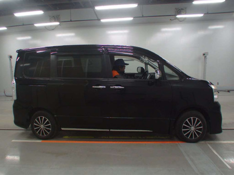 2012 Toyota Voxy ZRR70W[2]