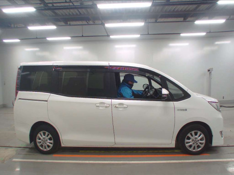 2019 Toyota Noah ZWR80G[2]