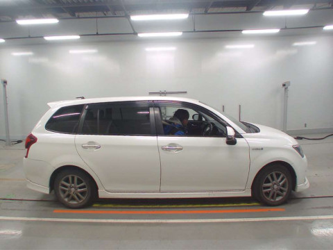 2014 Toyota Corolla Fielder NKE165G[2]