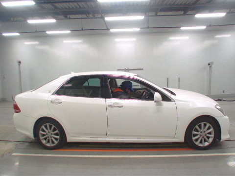 2012 Toyota Crown GRS200[2]