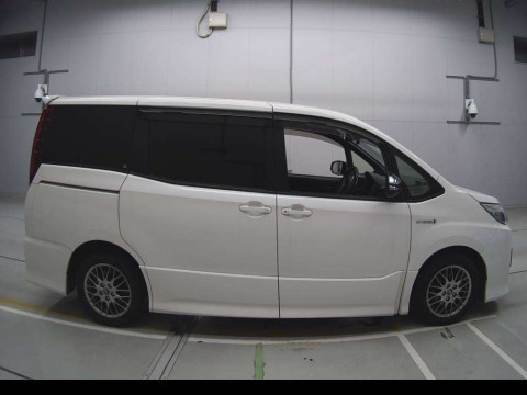 2016 Toyota Noah ZWR80W[2]