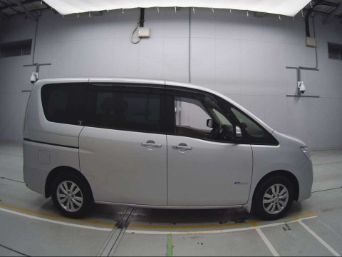 2013 Nissan Serena HC26[2]