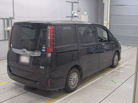 2014 Toyota Noah ZWR80G[1]