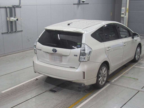 2013 Toyota Prius alpha ZVW41W[1]