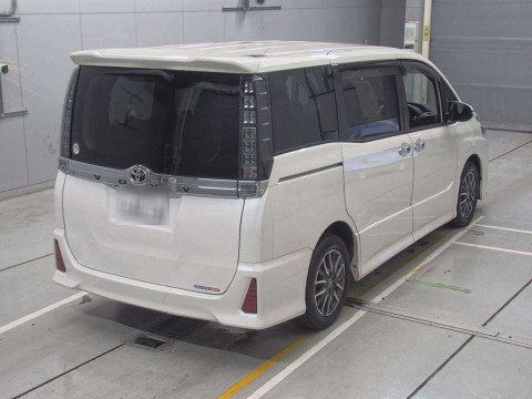 2014 Toyota Voxy ZRR80W[1]