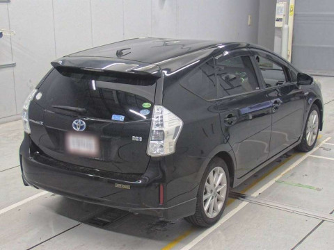 2014 Toyota Prius alpha ZVW40W[1]