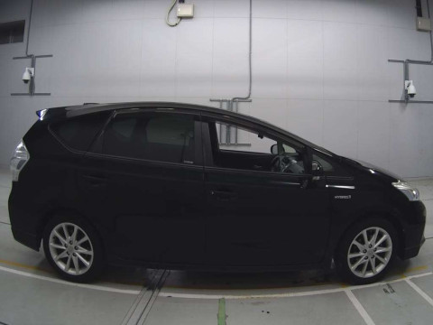 2014 Toyota Prius alpha ZVW40W[2]