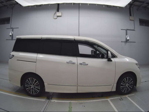 2014 Nissan Elgrand TE52[2]