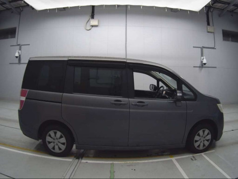 2012 Honda Step WGN RK1[2]