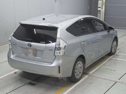 2013 Toyota Prius alpha ZVW41W[1]