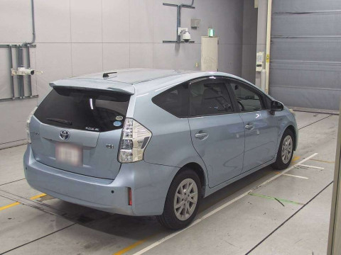 2011 Toyota Prius alpha ZVW40W[1]