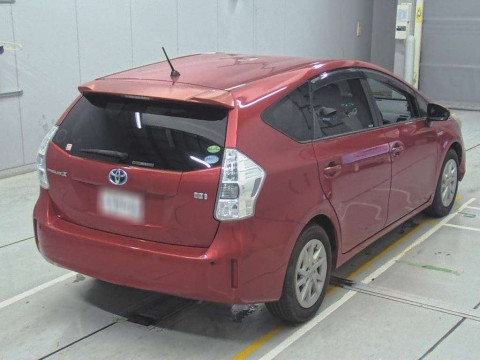 2012 Toyota Prius alpha ZVW41W[1]