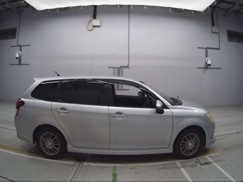 2013 Toyota Corolla Fielder NKE165G[2]