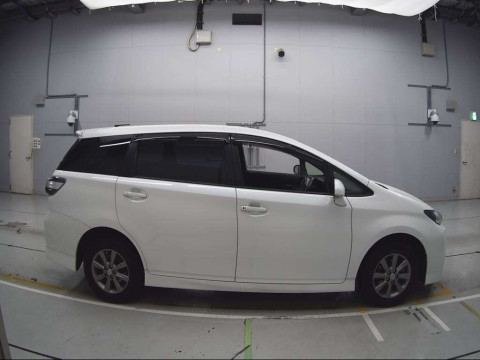 2013 Toyota Wish ZGE25W[2]