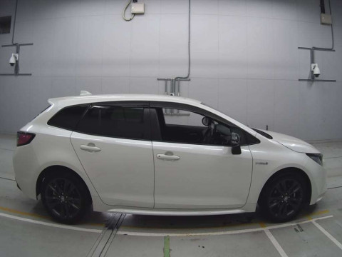 2020 Toyota Corolla Touring Wagon ZWE211W[2]