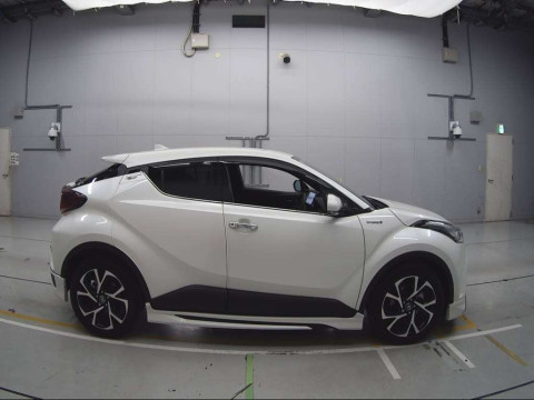 2018 Toyota C-HR ZYX10[2]