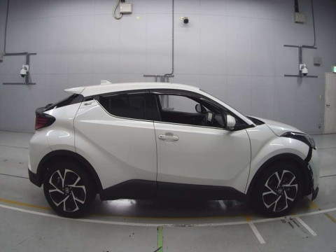 2020 Toyota C-HR NGX10[2]