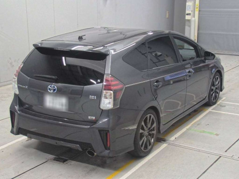 2015 Toyota Prius alpha ZVW41W[1]