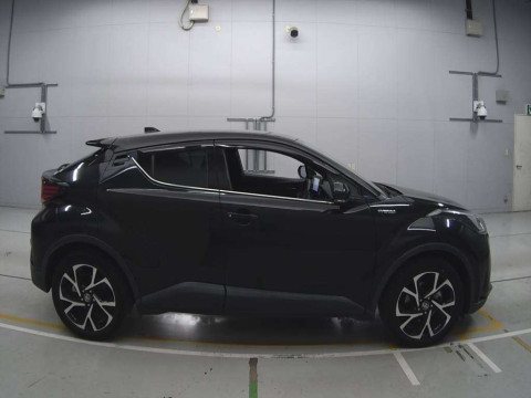 2020 Toyota C-HR ZYX11[2]