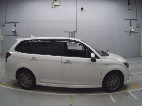 2014 Toyota Corolla Fielder NKE165G[2]