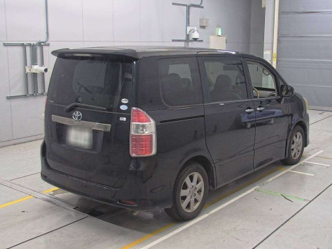 2009 Toyota Noah ZRR70W[1]