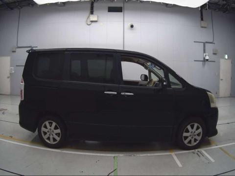 2009 Toyota Noah ZRR70W[2]