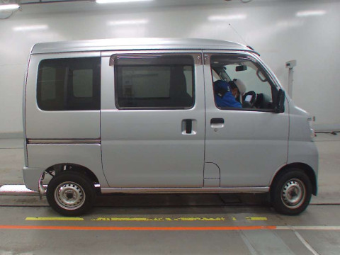 2015 Daihatsu Hijet Cargo S321V[2]