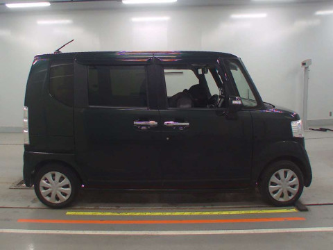 2017 Honda N-BOX JF1[2]