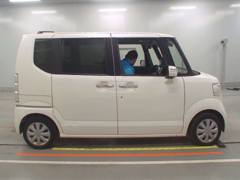 2016 Honda N-BOX JF1[2]