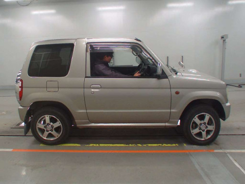 2005 Mitsubishi Pajero Mini H58A[2]