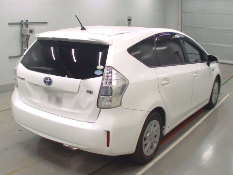 2012 Toyota Prius alpha ZVW41W[1]