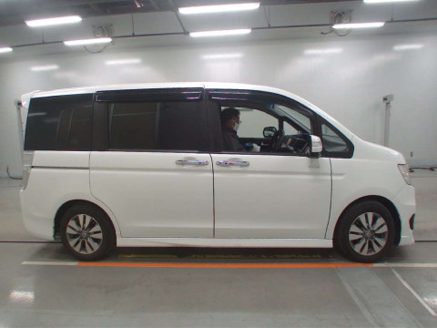 2012 Honda Step WGN Spada RK5[2]