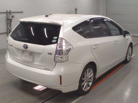 2014 Toyota Prius alpha ZVW41W[1]