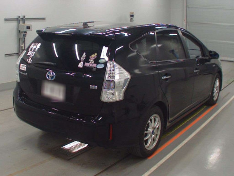 2014 Toyota Prius alpha ZVW41W[1]