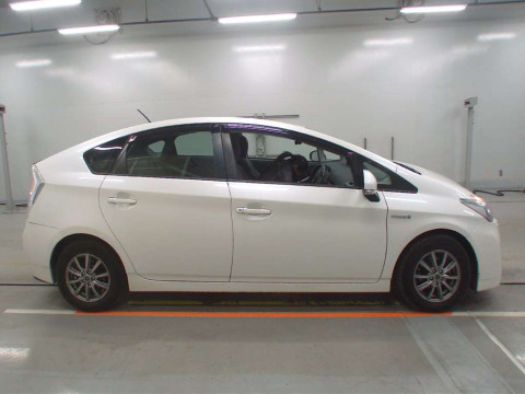 2010 Toyota Prius ZVW30[2]