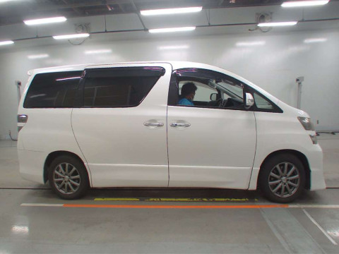 2011 Toyota Vellfire ANH25W[2]