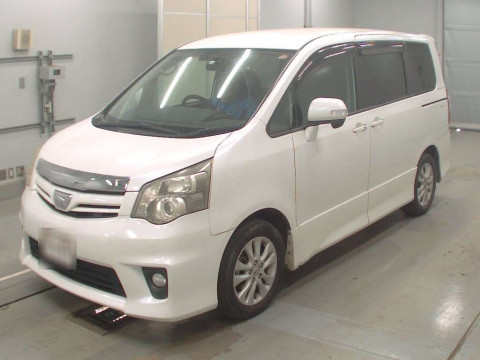 2010 Toyota Noah ZRR70W[0]