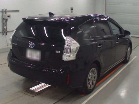 2014 Toyota Prius alpha ZVW41W[1]